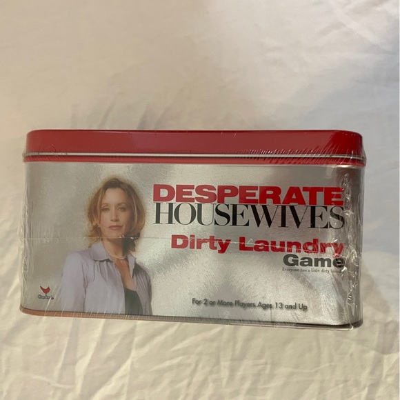 NEW Cardinal Desperate Housewives Dirty Laundry Game - Picture 5 of 6